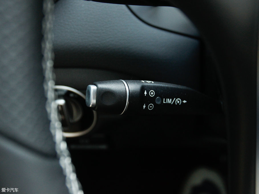 2017YGLA GLA 220 4MATIC r