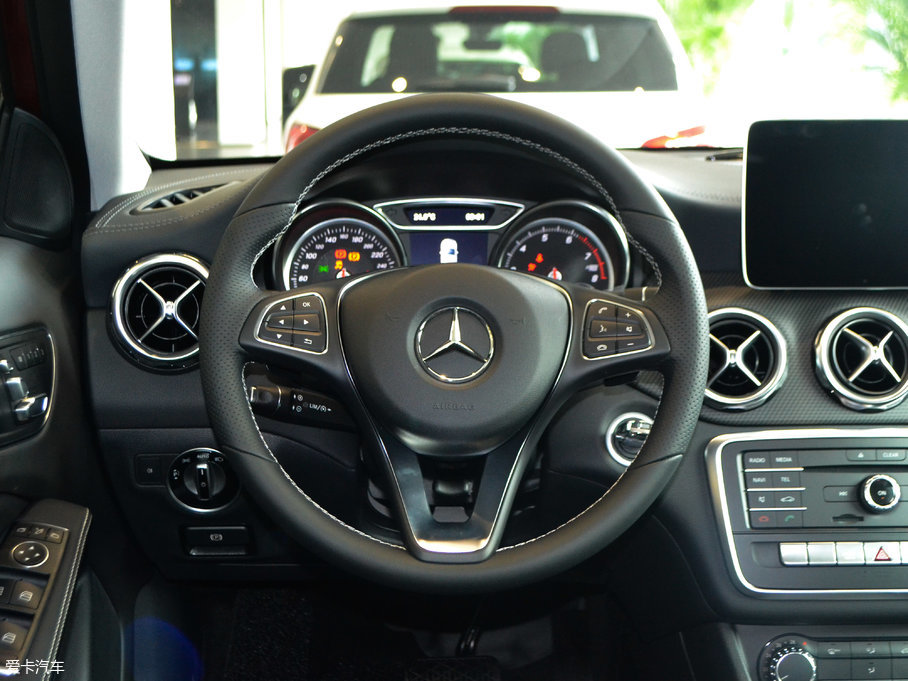 2017YGLA GLA 200 r