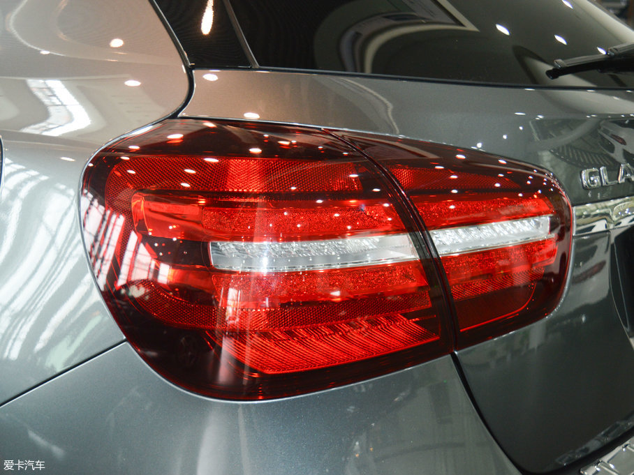 2017YGLA GLA 200 (dng)