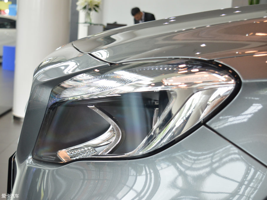 2017YGLA GLA 200 (dng)