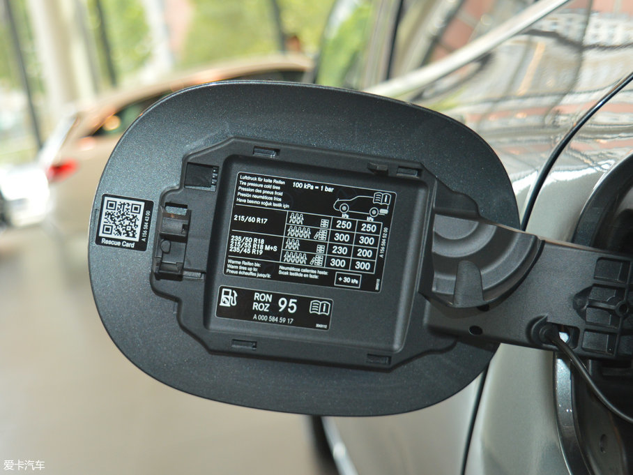 2017YGLA GLA 200 (dng)