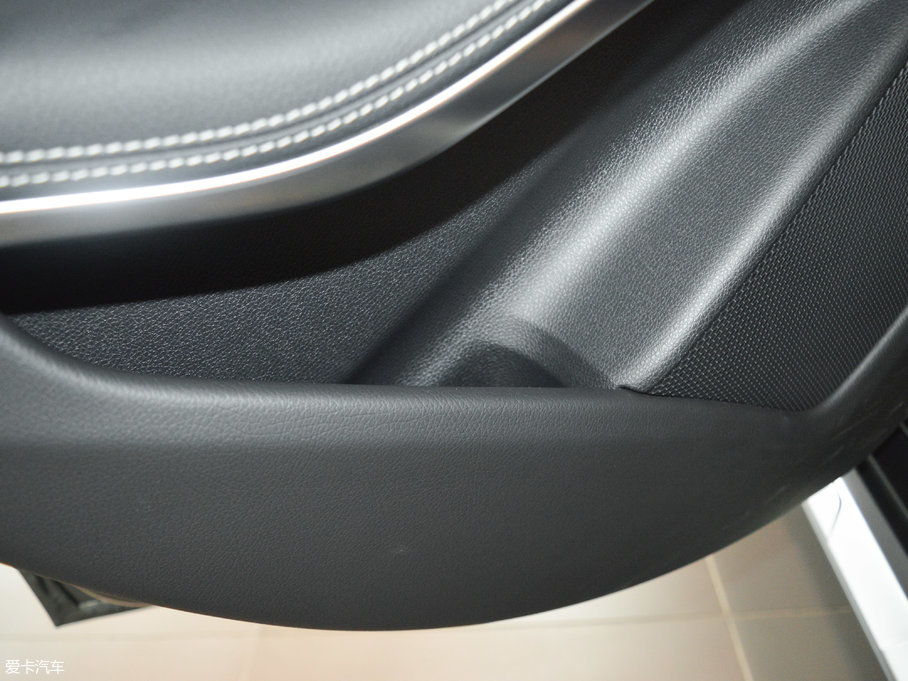 2017YGLA GLA 200 (dng)