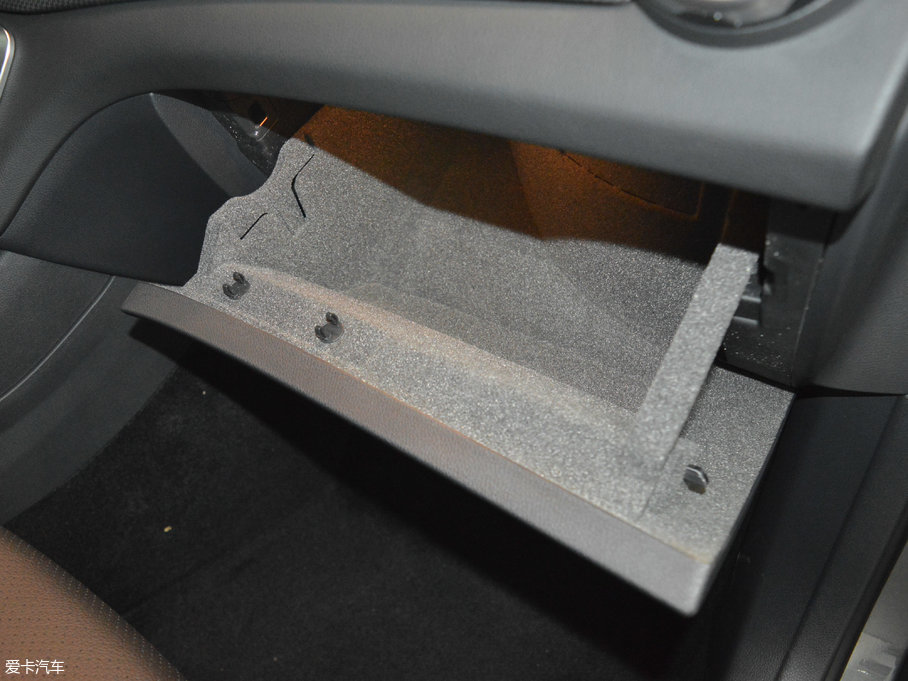 2017YGLA GLA 200 (dng)