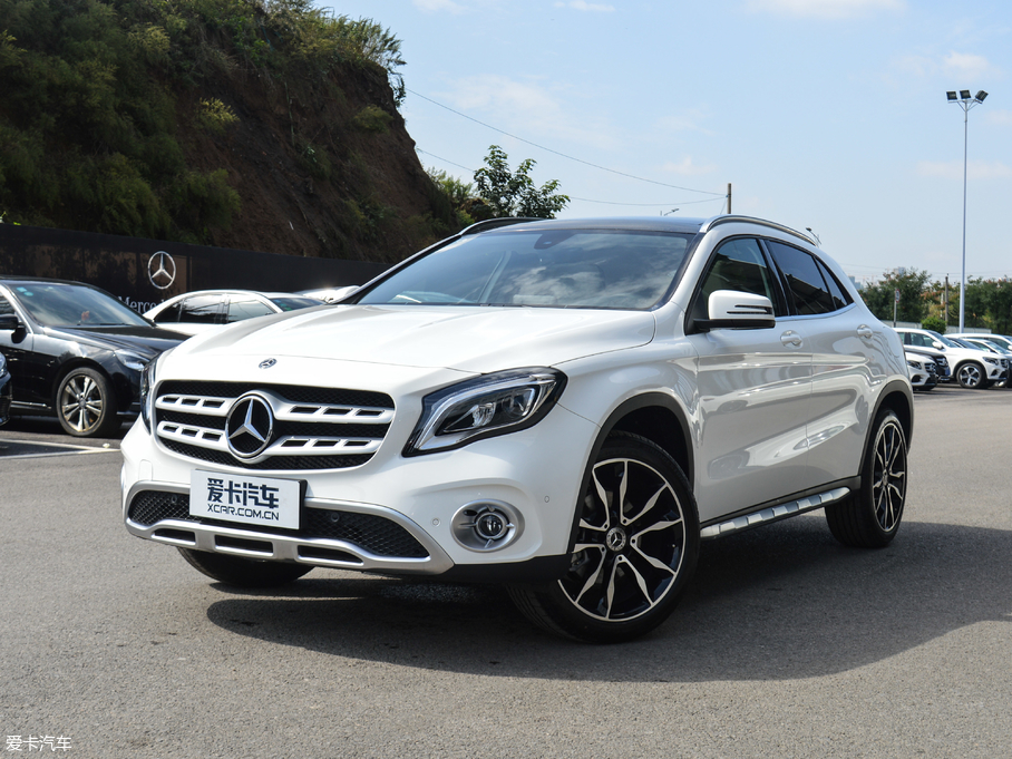 2017YGLA GLA 220 4MATIC A