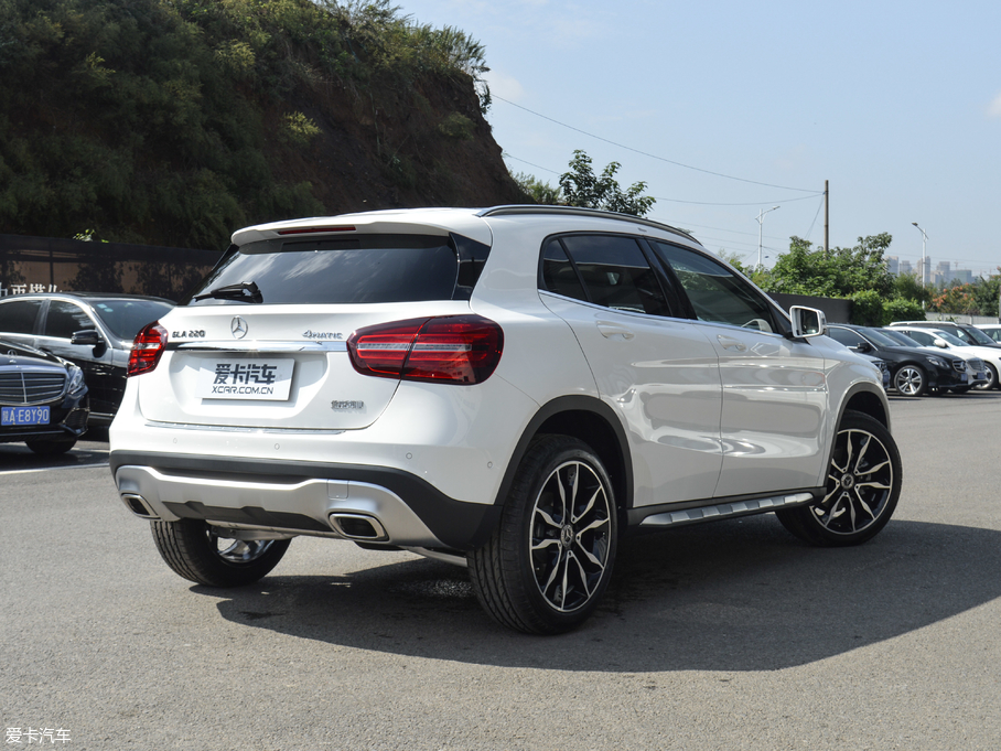 2017YGLA GLA 220 4MATIC A