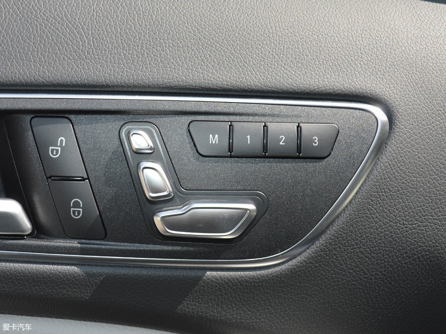 2017YGLA GLA 220 4MATIC A