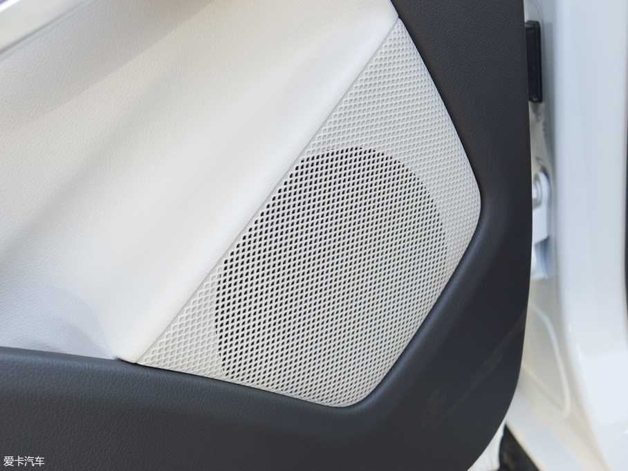 2017YGLA GLA 220 4MATIC A