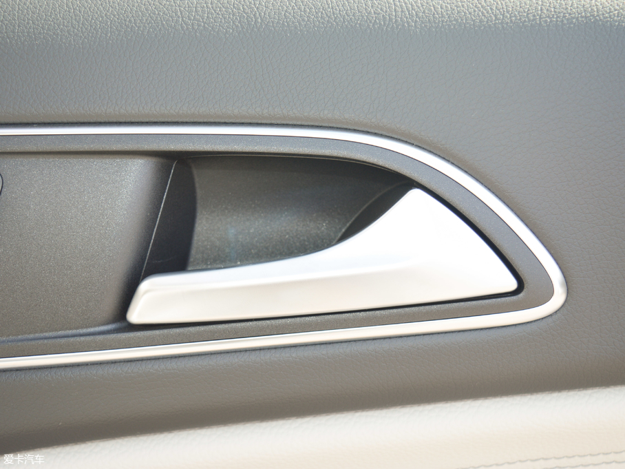 2017YGLA GLA 220 4MATIC A