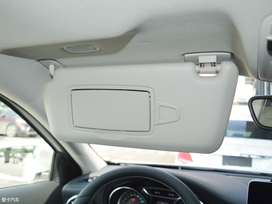 2017YGLA GLA 220 4MATIC A