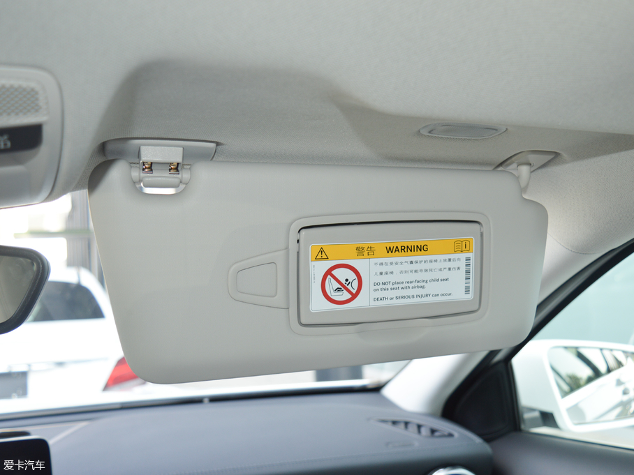 2017YGLA GLA 220 4MATIC A