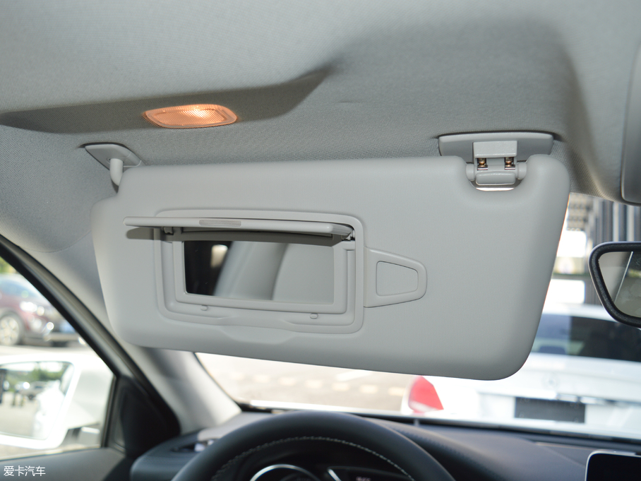 2017YGLA GLA 220 4MATIC A