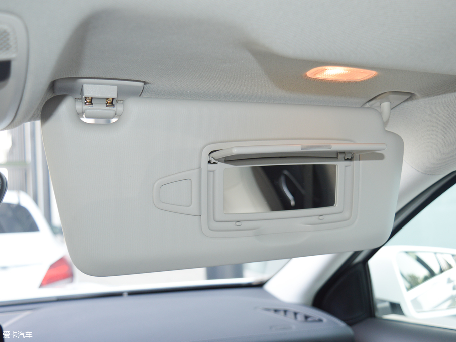 2017YGLA GLA 220 4MATIC A