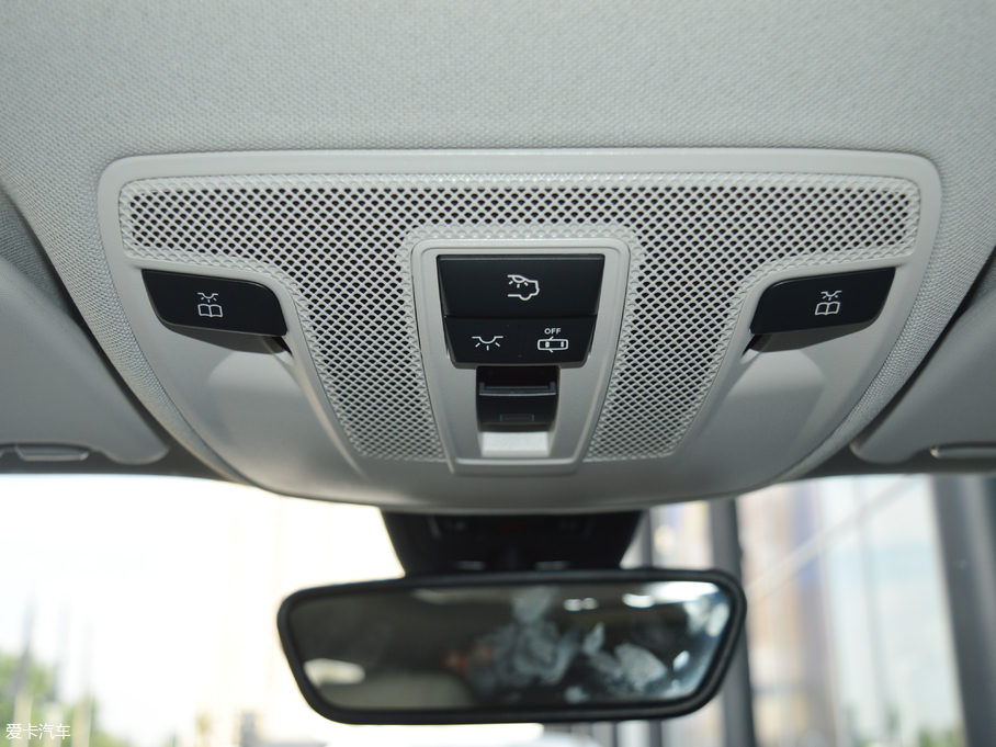 2017YGLA GLA 220 4MATIC A