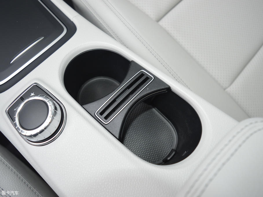 2017YGLA GLA 220 4MATIC A