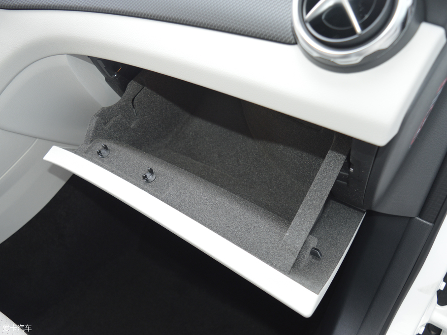 2017YGLA GLA 220 4MATIC A