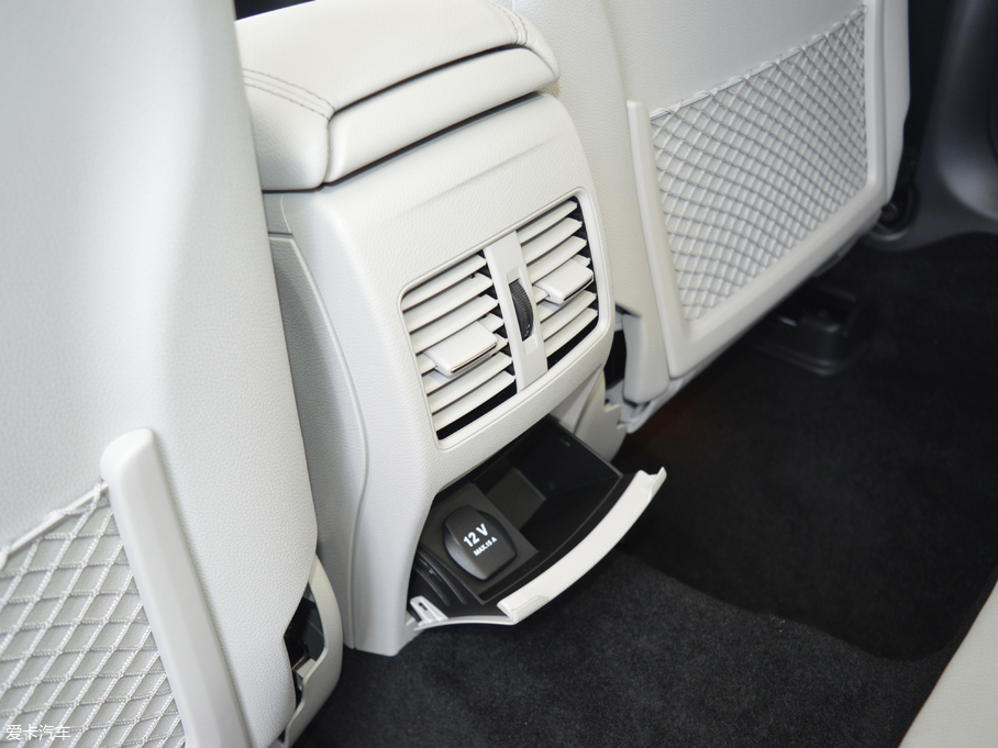 2017YGLA GLA 220 4MATIC A