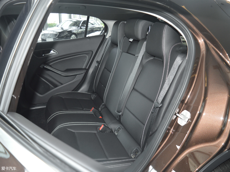 2017YGLA GLA 220 4MATIC r(sh)