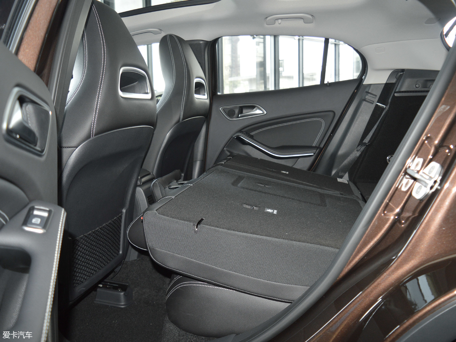 2017YGLA GLA 220 4MATIC r