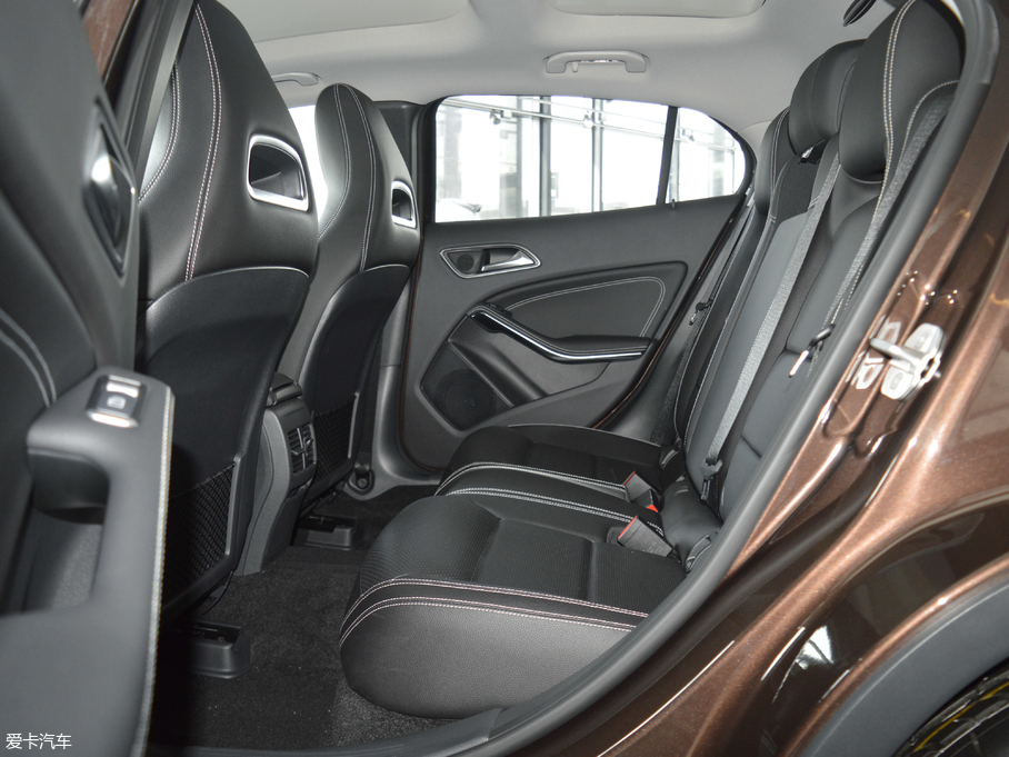 2017YGLA GLA 220 4MATIC r