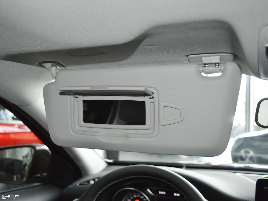 2017YGLA GLA 220 4MATIC r