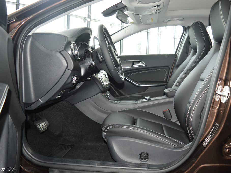 2017YGLA GLA 220 4MATIC r