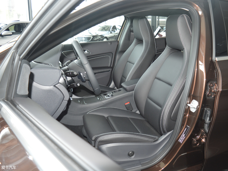 2017YGLA GLA 220 4MATIC r