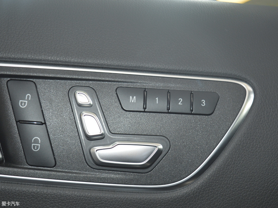 2017YGLA GLA 220 4MATIC r