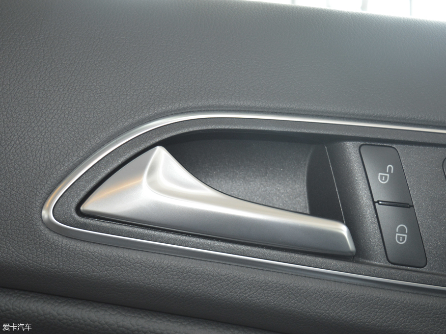 2017YGLA GLA 220 4MATIC r