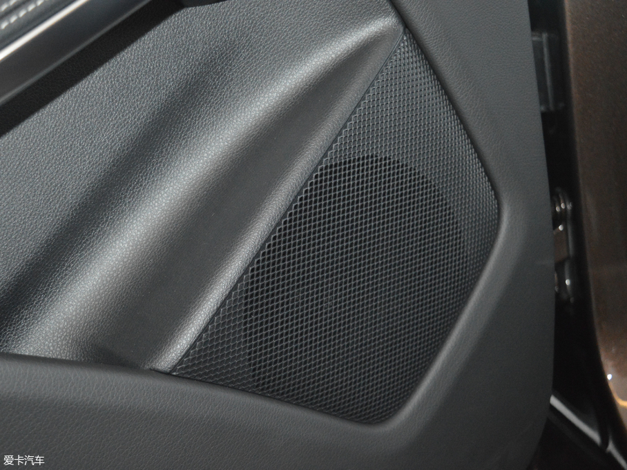 2017YGLA GLA 220 4MATIC r