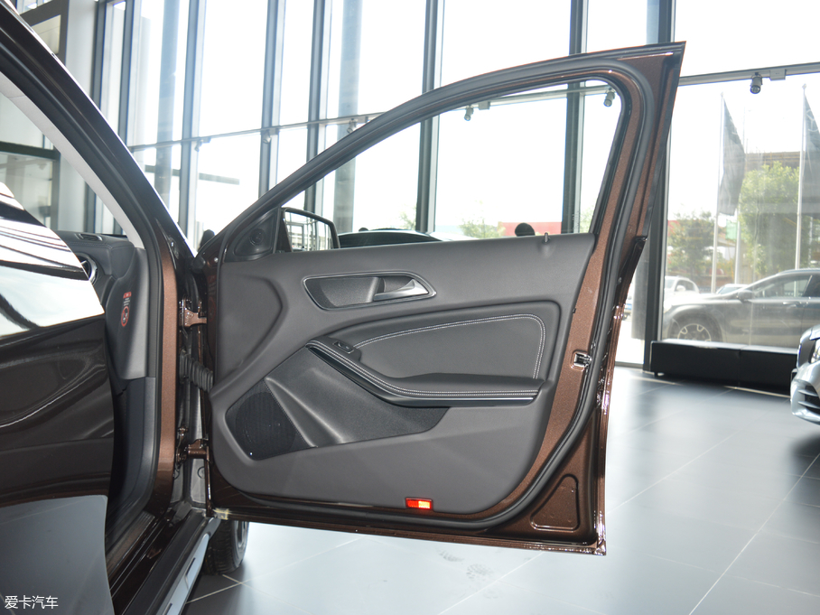 2017YGLA GLA 220 4MATIC r(sh)