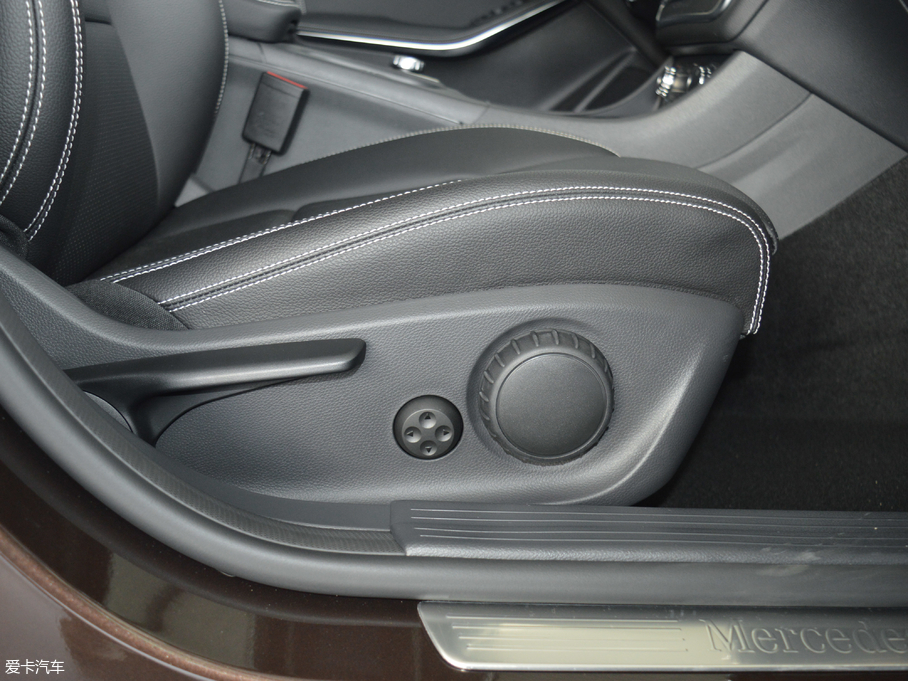 2017YGLA GLA 220 4MATIC r