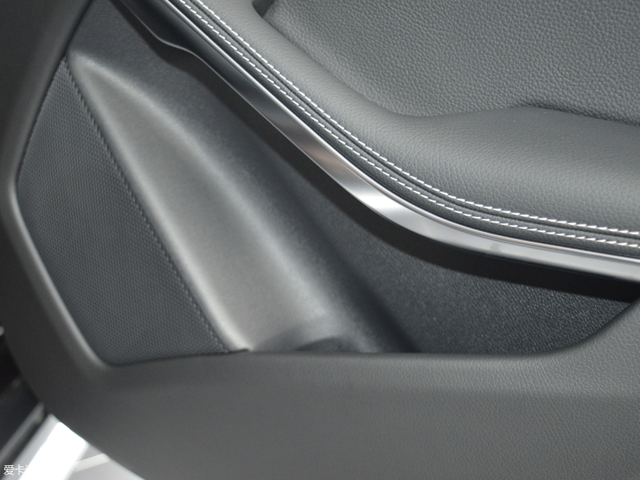 2017YGLA GLA 220 4MATIC r