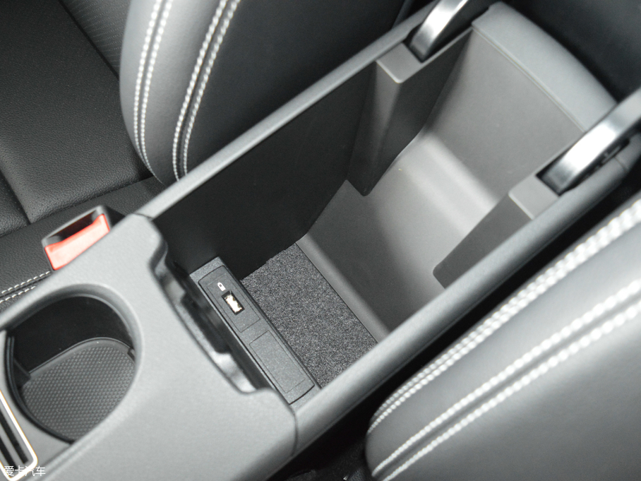 2017YGLA GLA 220 4MATIC r