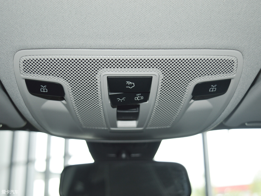 2017YGLA GLA 220 4MATIC r