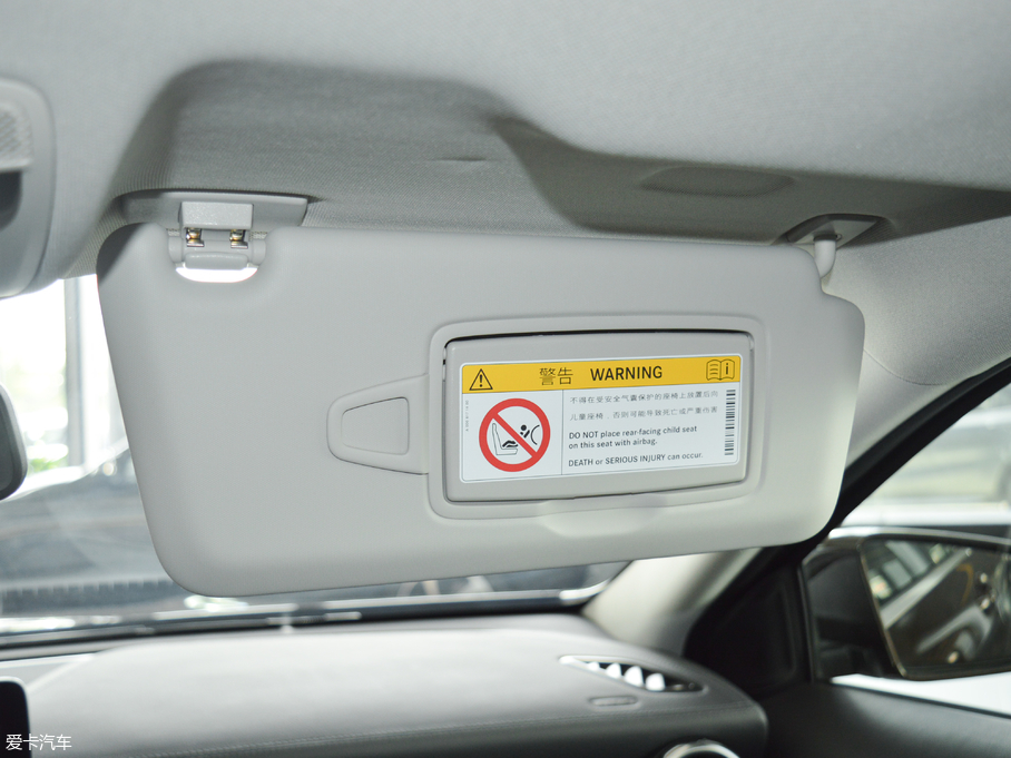 2017YGLA GLA 220 4MATIC r