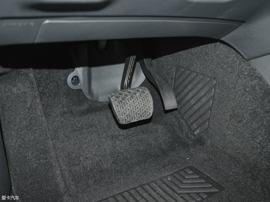 2017YGLA GLA 220 4MATIC r