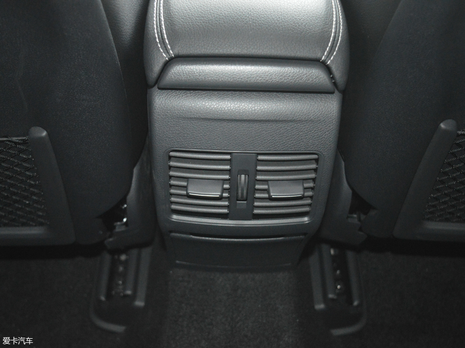 2017YGLA GLA 220 4MATIC r