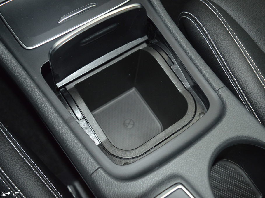 2017YGLA GLA 220 4MATIC r