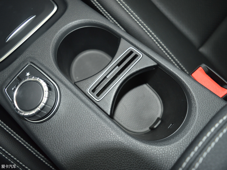 2017YGLA GLA 220 4MATIC r