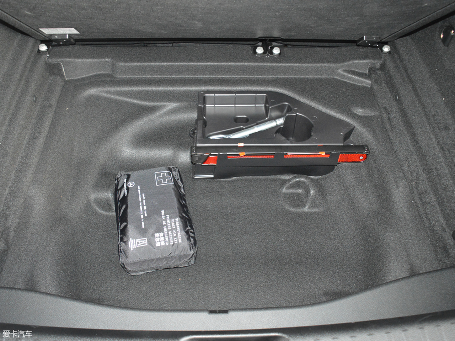 2017YGLA GLA 220 4MATIC r