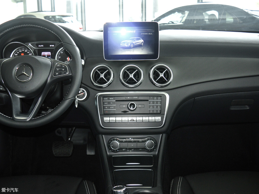 2017YGLA GLA 220 4MATIC r(sh)