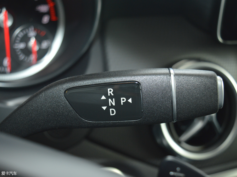 2017YGLA GLA 220 4MATIC r