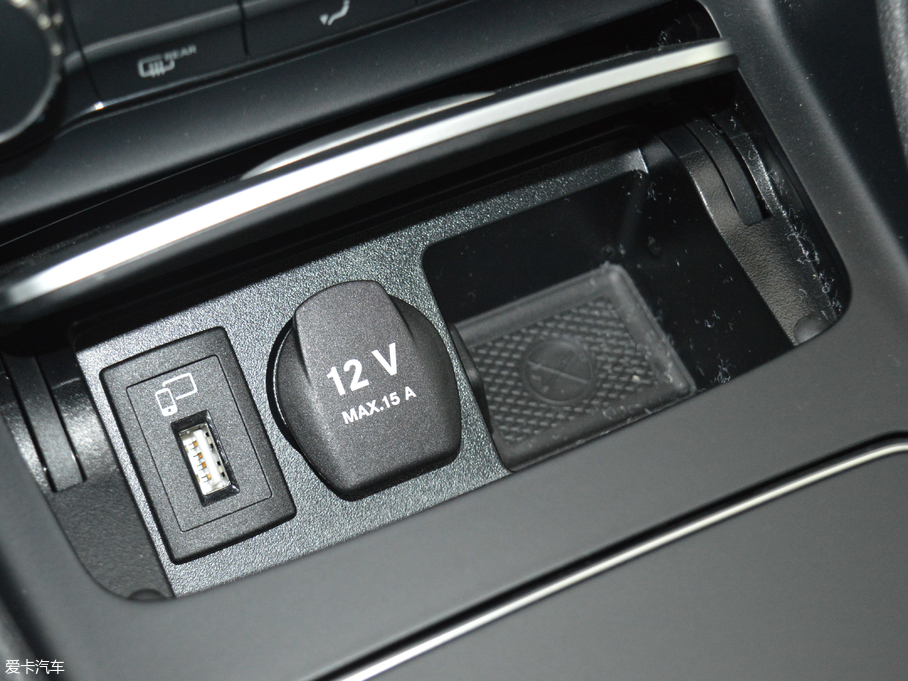 2017YGLA GLA 220 4MATIC r