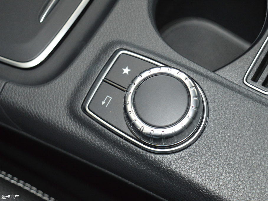 2017YGLA GLA 220 4MATIC r