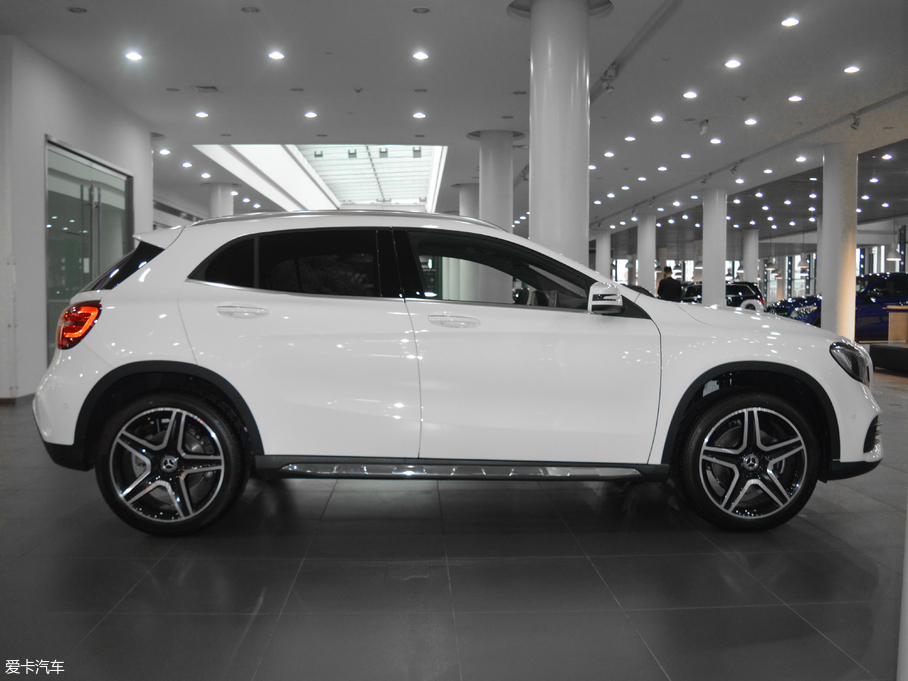 2017YGLA GLA 260 4MATIC \