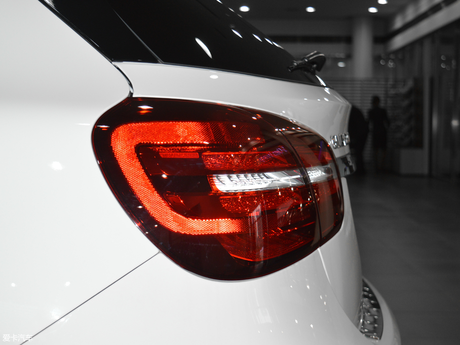 2017YGLA GLA 260 4MATIC \