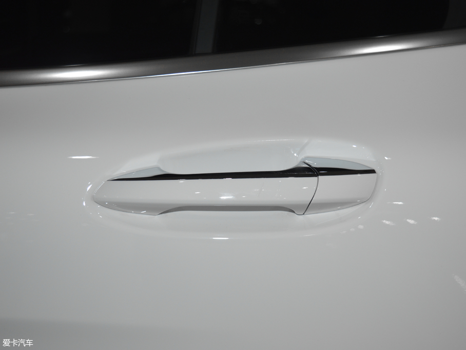 2017YGLA GLA 260 4MATIC \(yn)