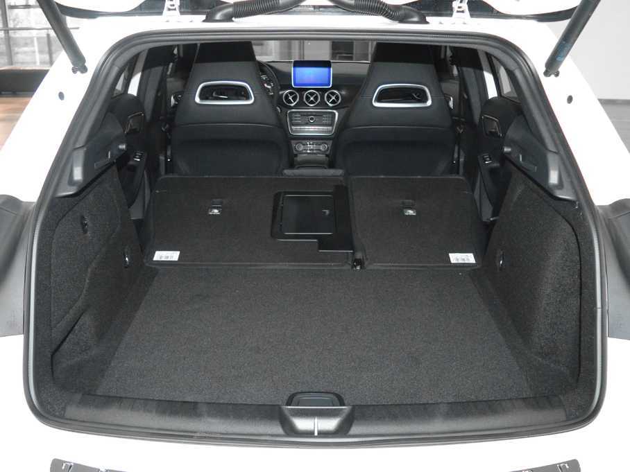 2017YGLA GLA 260 4MATIC \