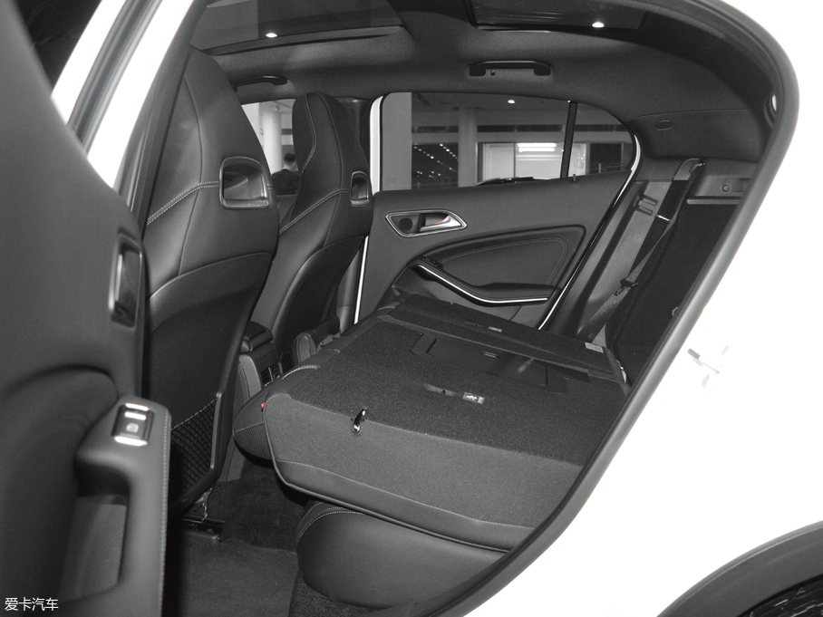 2017YGLA GLA 260 4MATIC \