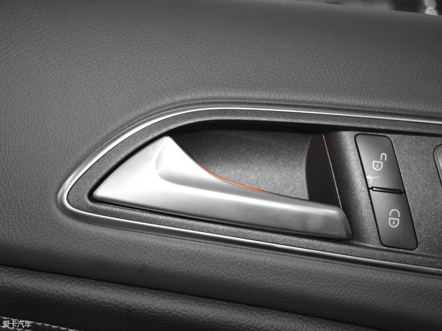 2017YGLA GLA 260 4MATIC \